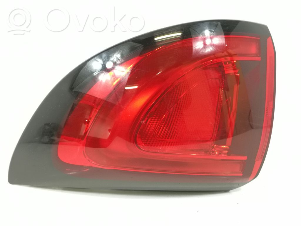 Chrysler Pacifica Rear/tail lights 