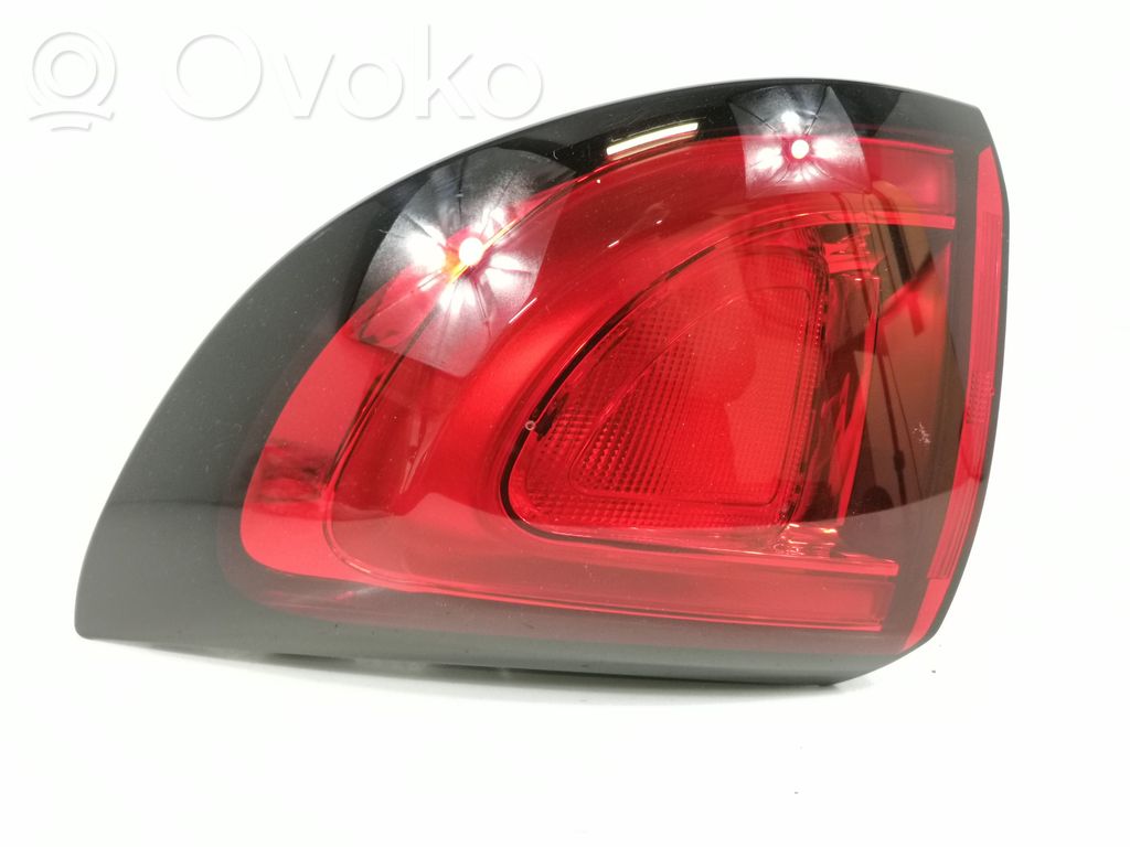 Chrysler Pacifica Rear/tail lights 