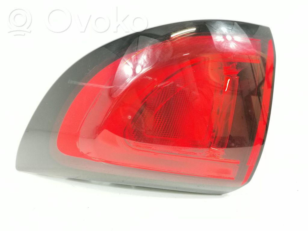 Chrysler Pacifica Rear/tail lights 