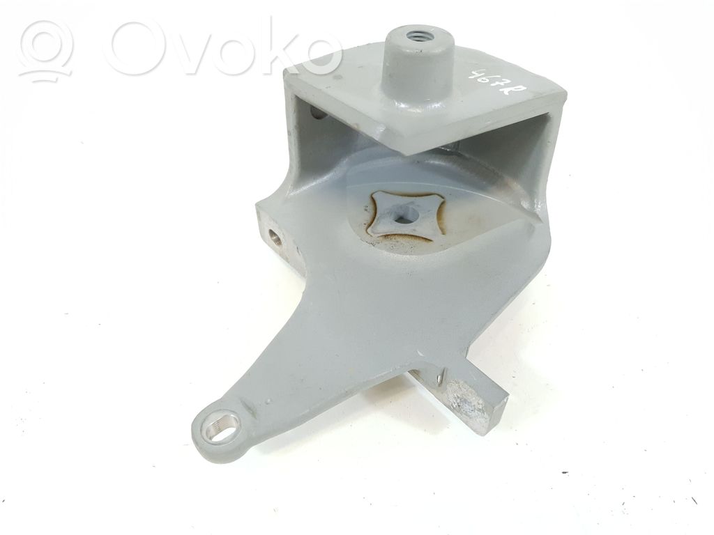 Engine mounting bracket   1034558