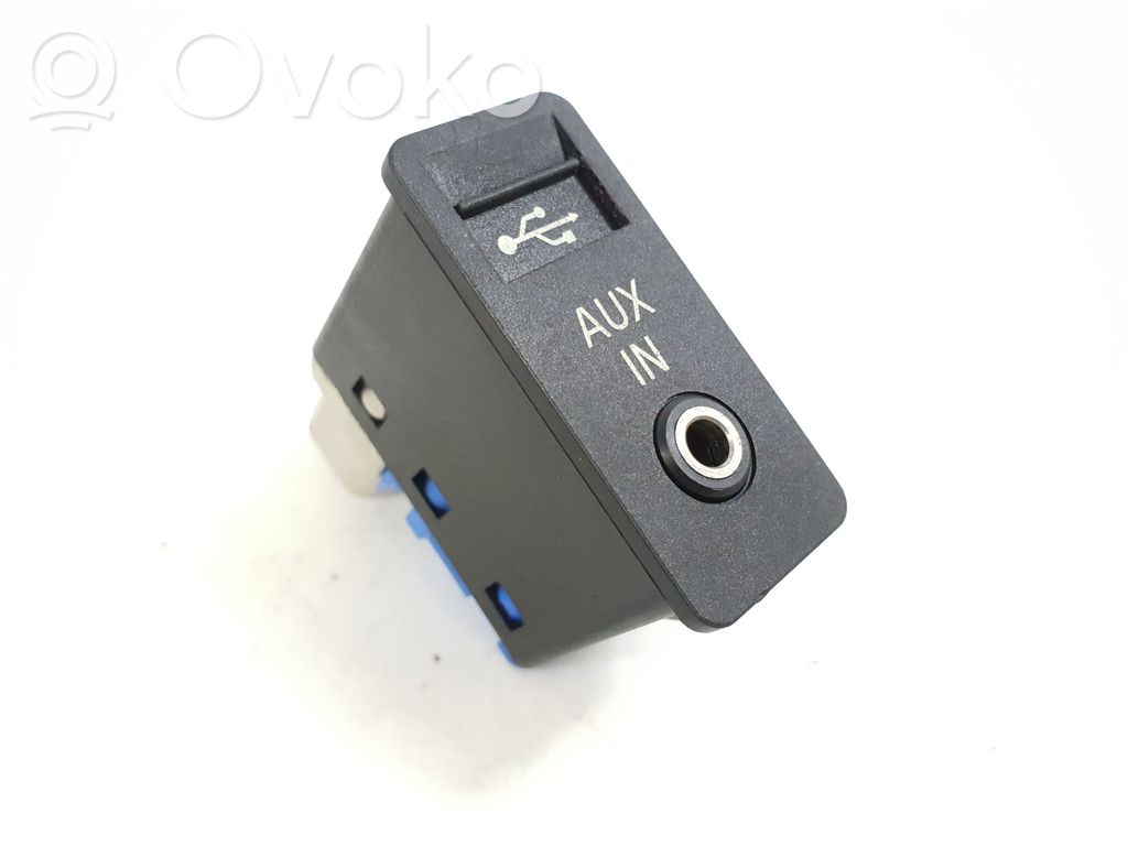 BMW M5 F90 USB socket connector 