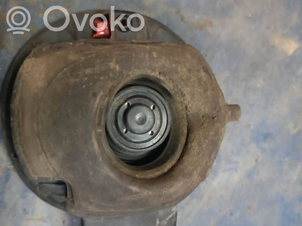 Volkswagen Golf V Klapka wlewu paliwa 