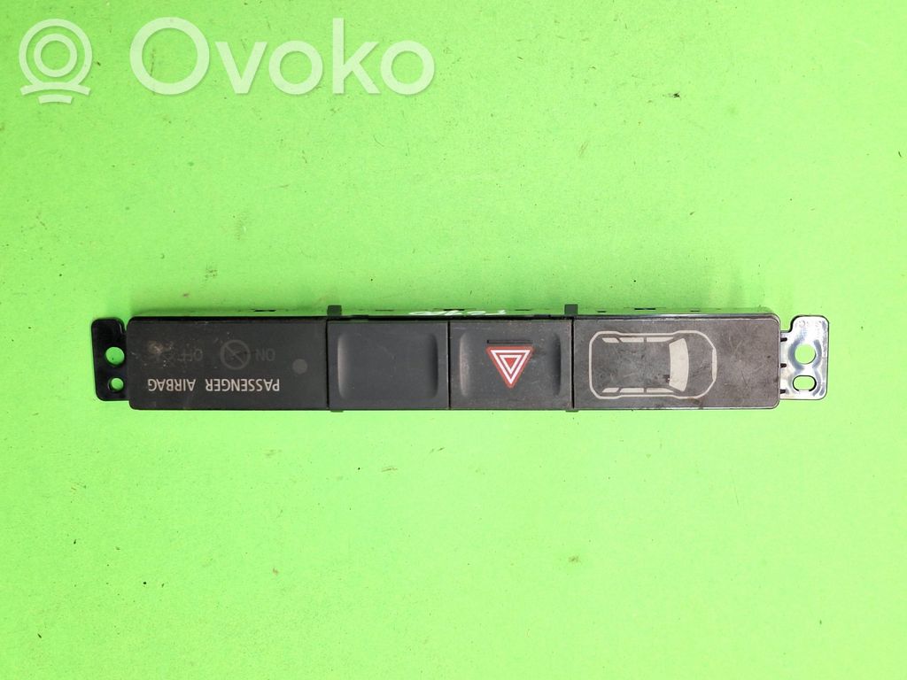 Mitsubishi L200 Hazard light switch 