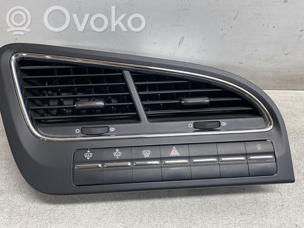 Peugeot 5008 Dysze / Kratki środkowego nawiewu deski rozdzielczej 