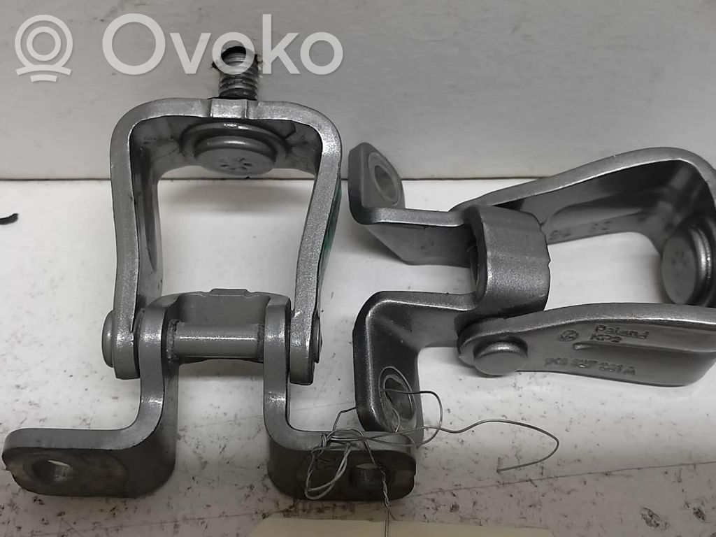 Volkswagen Up Tailgate/trunk/boot hinge 