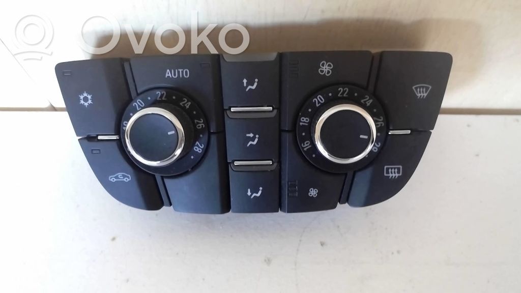 Opel Astra J Climate control unit 