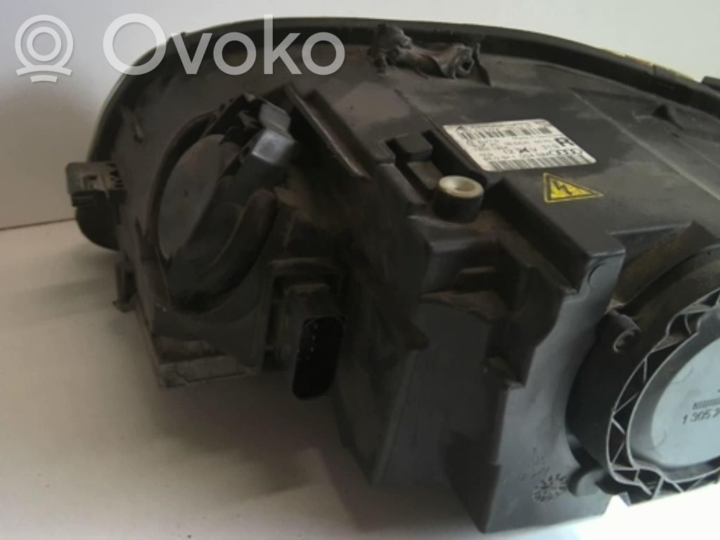 Audi A4 S4 B7 8E 8H Lampa przednia 