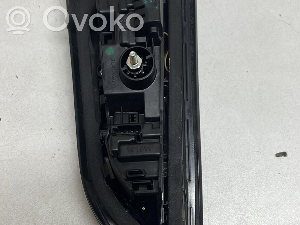 Opel Astra K Luci posteriori del portellone del bagagliaio 
