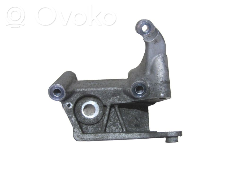 Volvo XC90 Generator/alternator bracket 