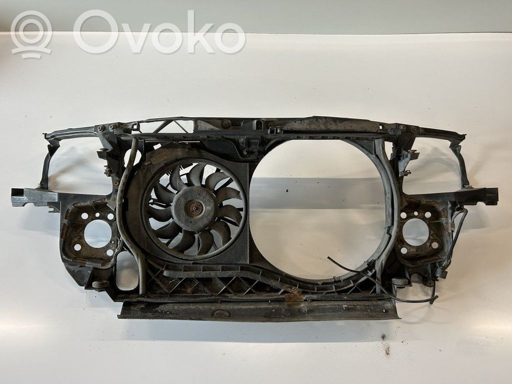 Audi A4 S4 B7 8E 8H Radiatoru panelis 