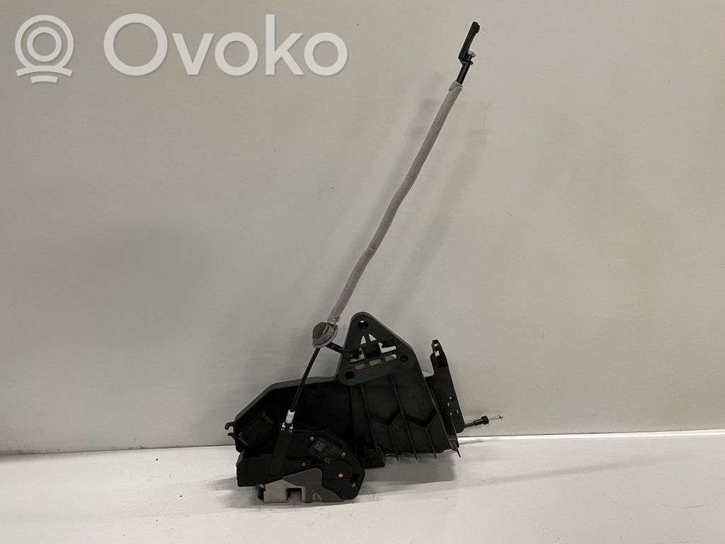 Volvo S60 Priekšpusē slēdzene 