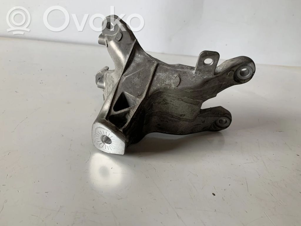 Audi A4 S4 B8 8K Engine mounting bracket 