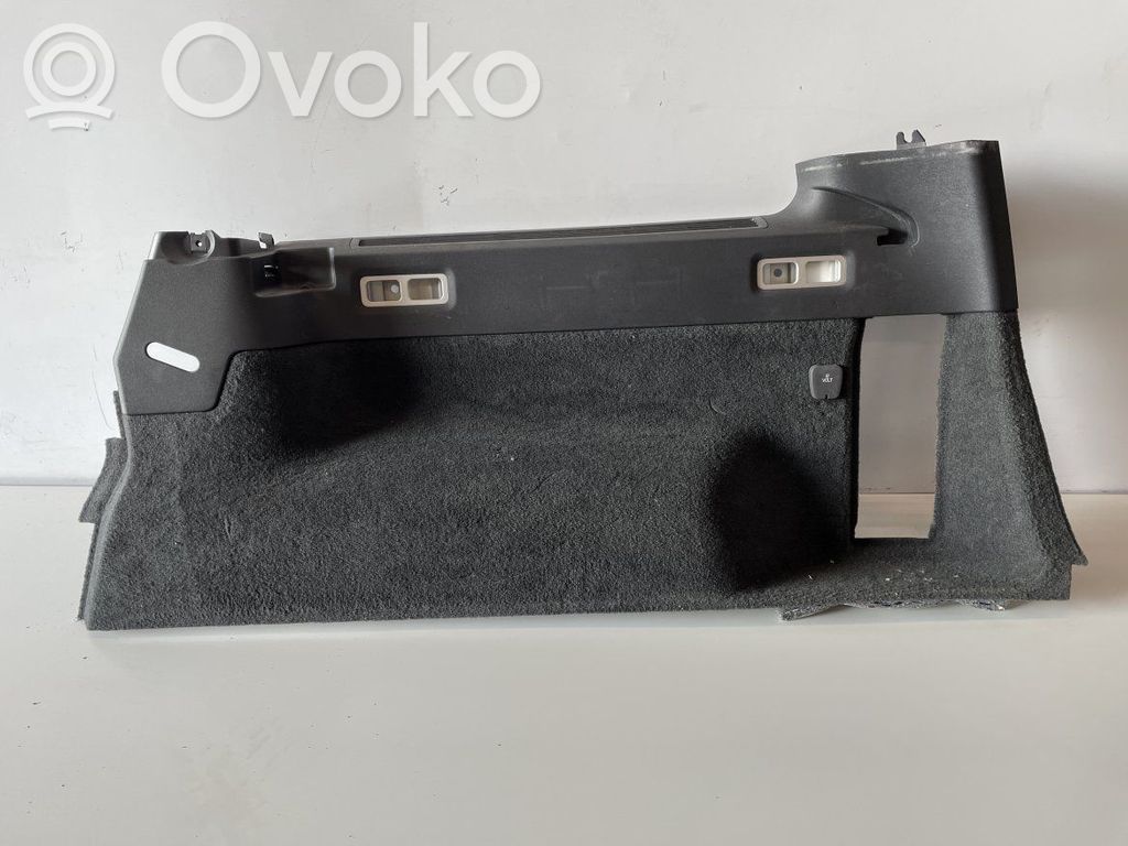 Volvo V70 Boczek / Tapicerka / bagażnika 