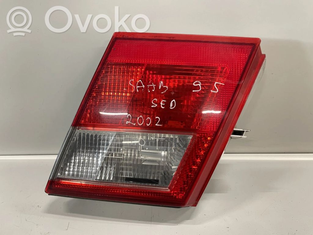 Saab 9-5 Galinis žibintas dangtyje 