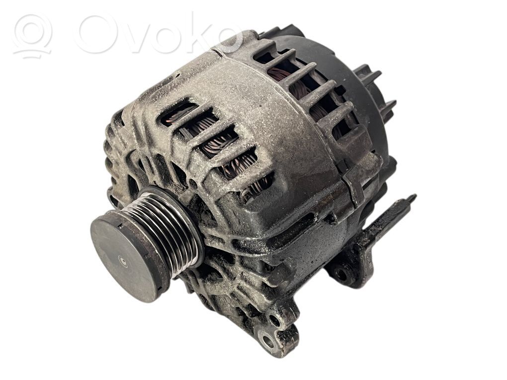 Volkswagen PASSAT B7 Alternator 
