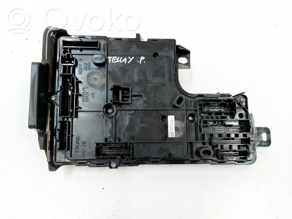 Tesla Model Y Komforto modulis 