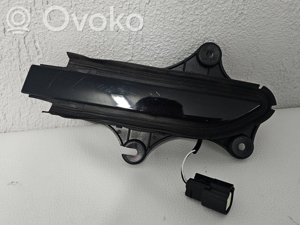 Tesla Model X Galinė uždarymo rankena/ apdaila 
