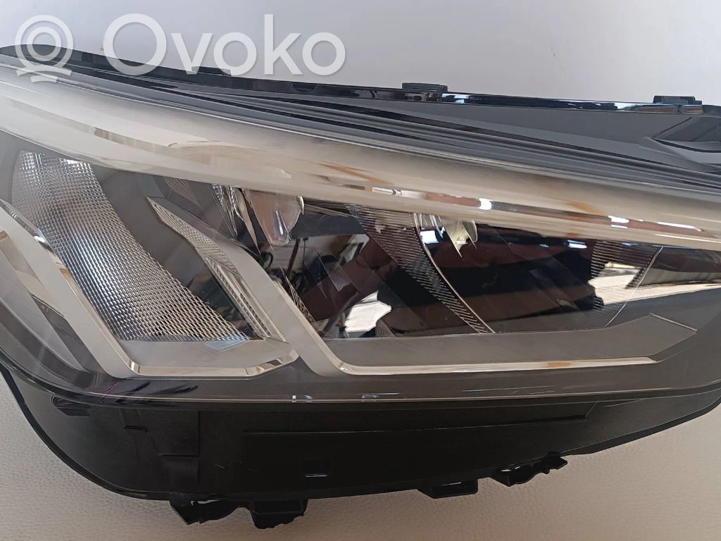 BMW X1 U11 Lampa przednia 
