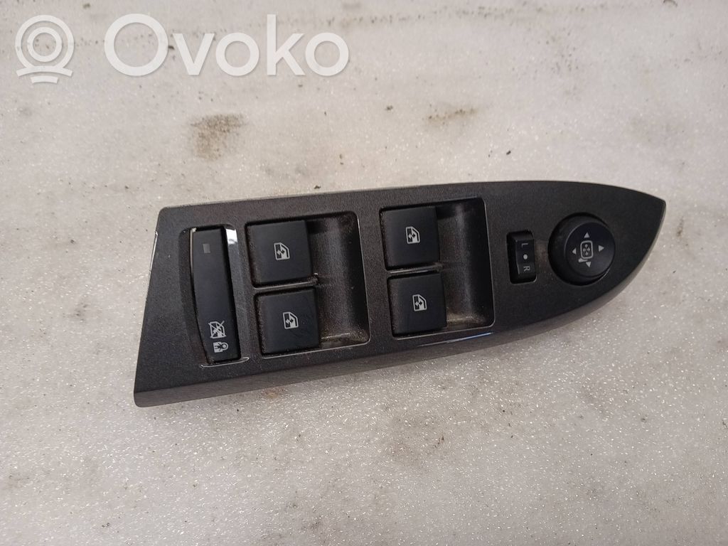 Chevrolet Volt I Electric window control switch 
