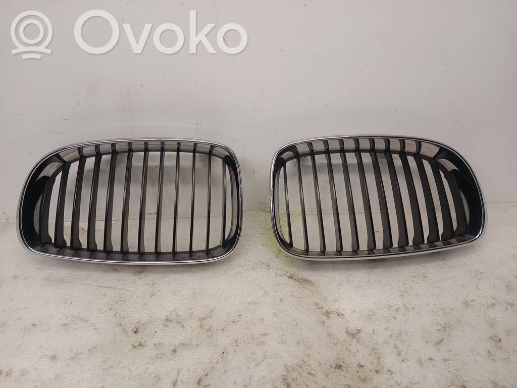 BMW 1 E81 E87 Augšējais režģis 
