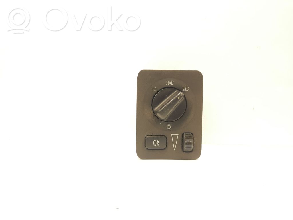 Light switch   758173