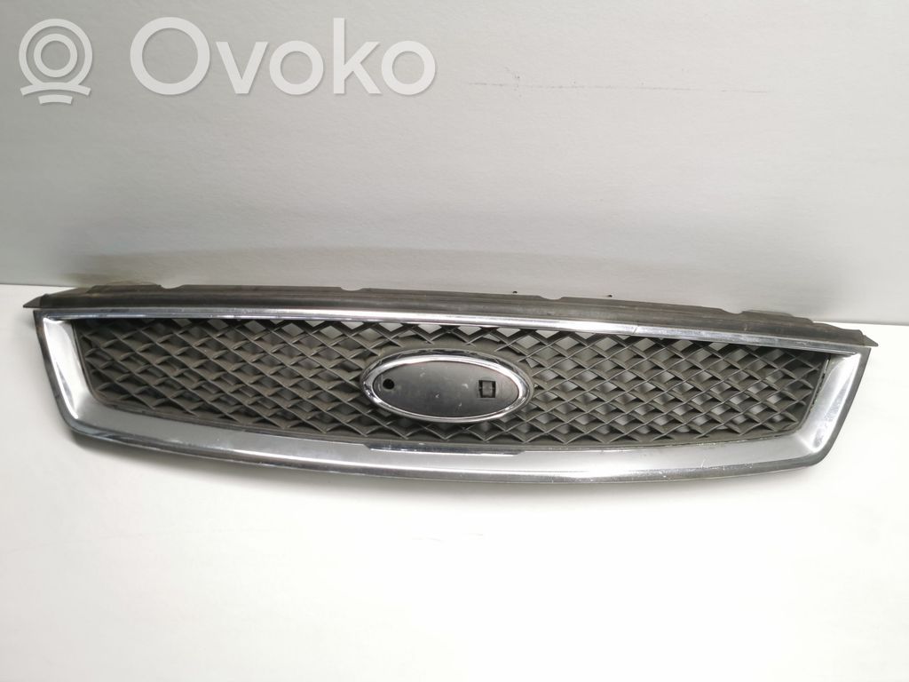 Ford Focus Grotelės viršutinės 