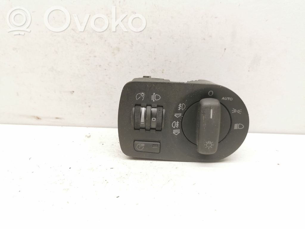 Audi A3 S3 8P Lukturu slēdzis 