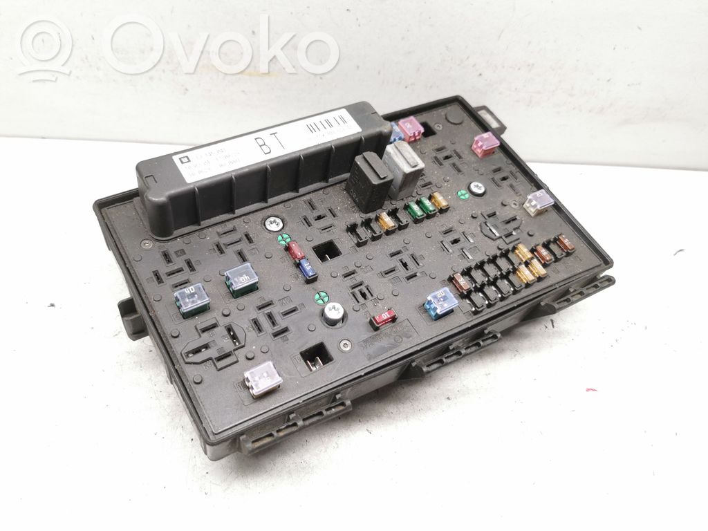 Opel Astra H Fuse module 