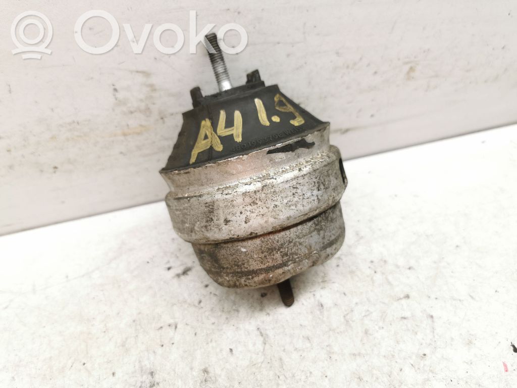Audi A4 S4 B5 8D Engine mount bracket 
