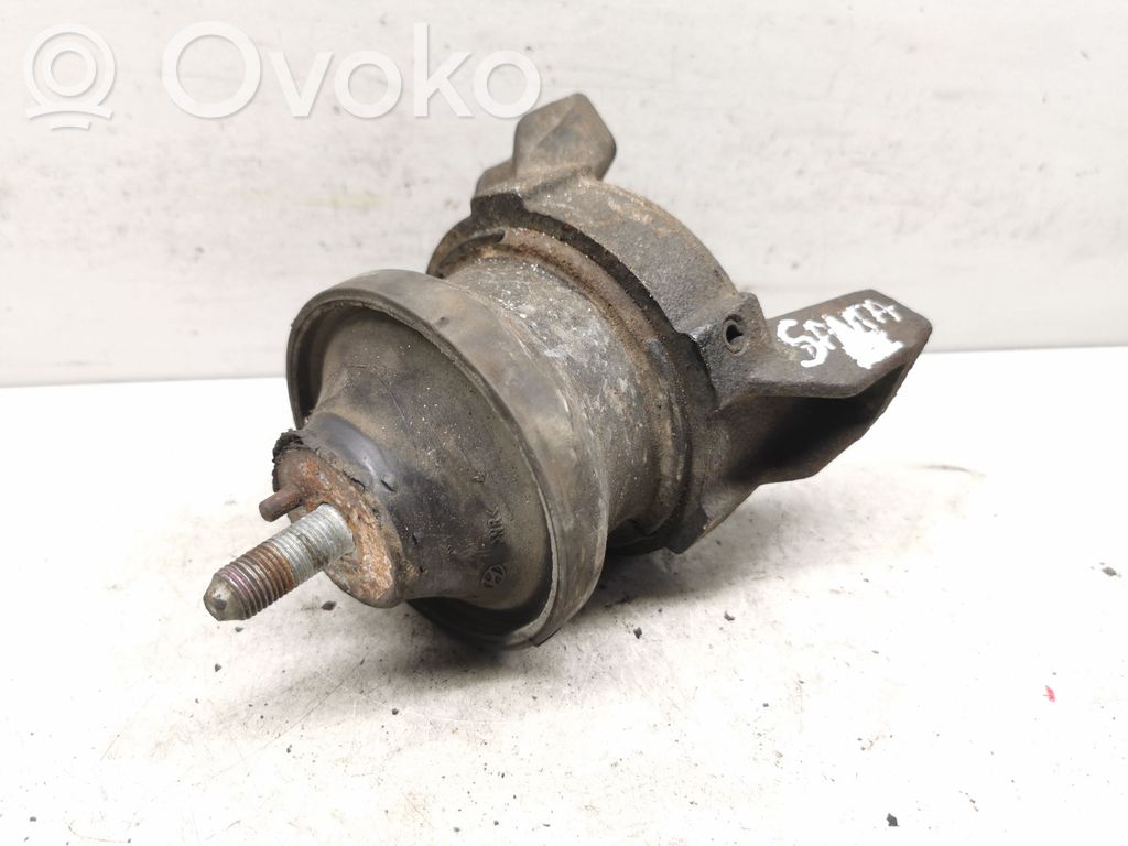 Hyundai Santa Fe Engine mount bracket 