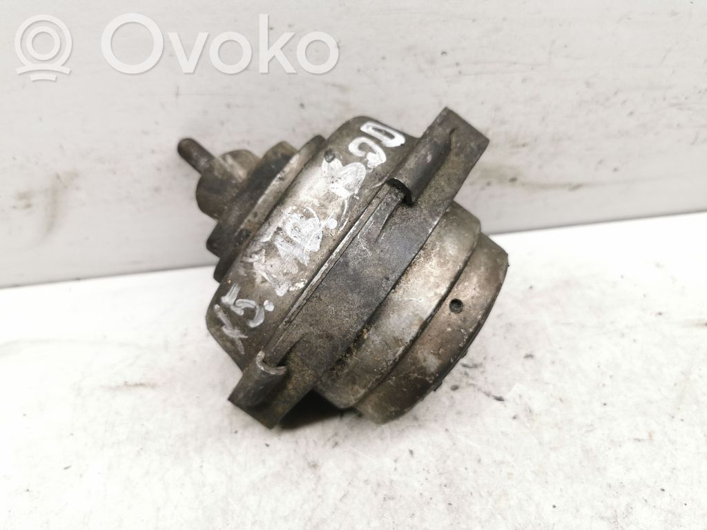 BMW X5 E53 Engine mount bracket 