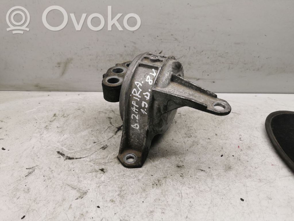 Opel Zafira B Engine mount bracket 