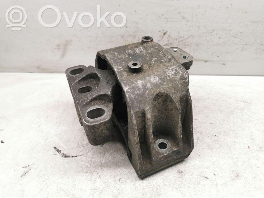 Volkswagen Golf IV Engine mount bracket 