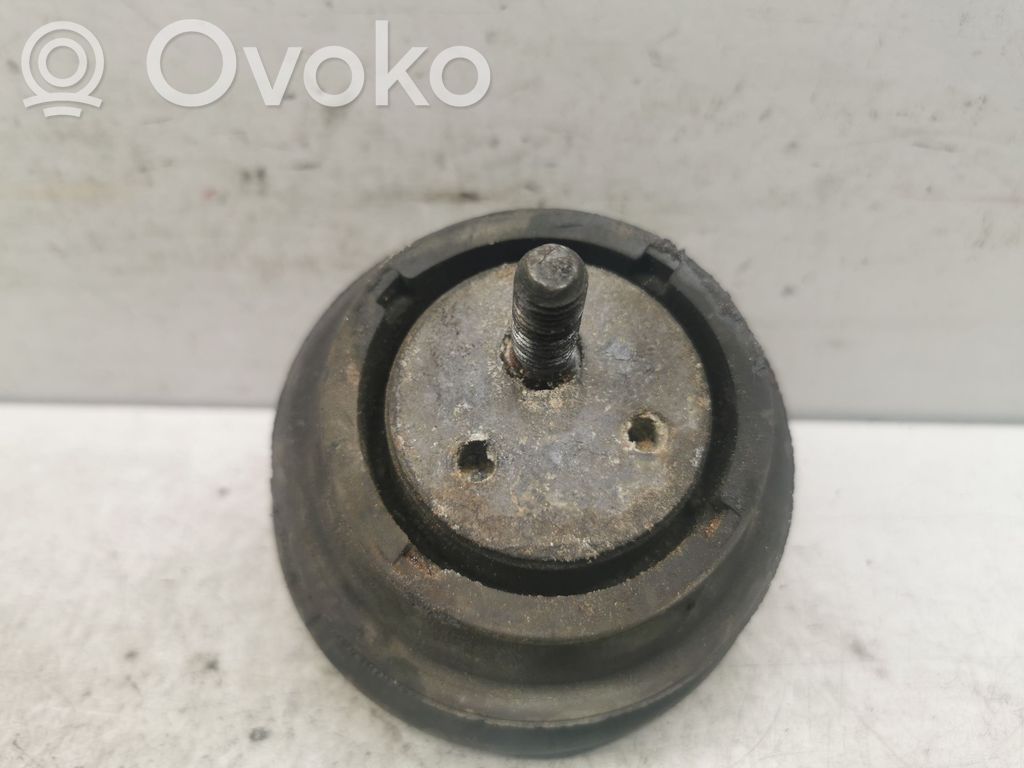 BMW 5 E39 Engine mount bracket 