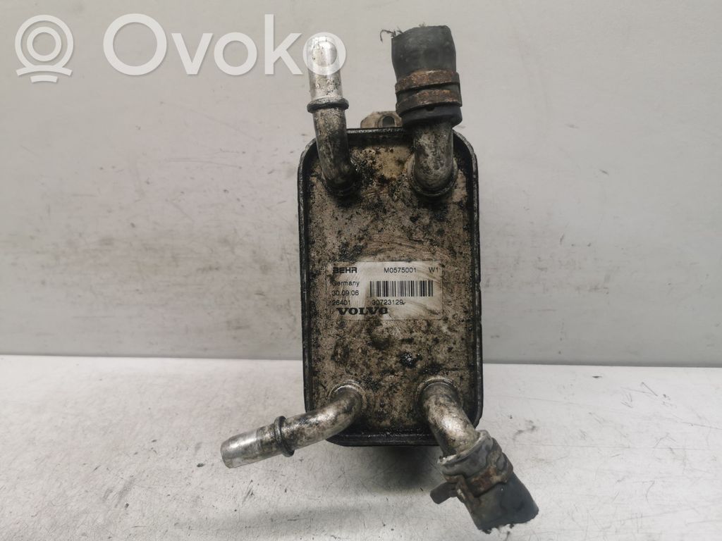 Volvo V70 Oil filter mounting bracket 