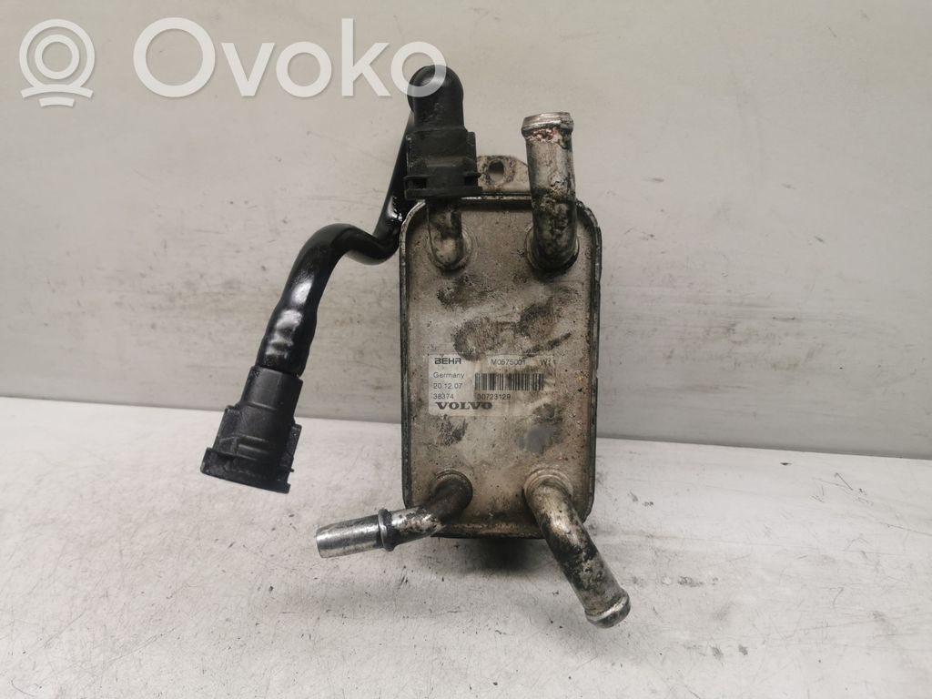 Volvo S40 Oil filter mounting bracket 