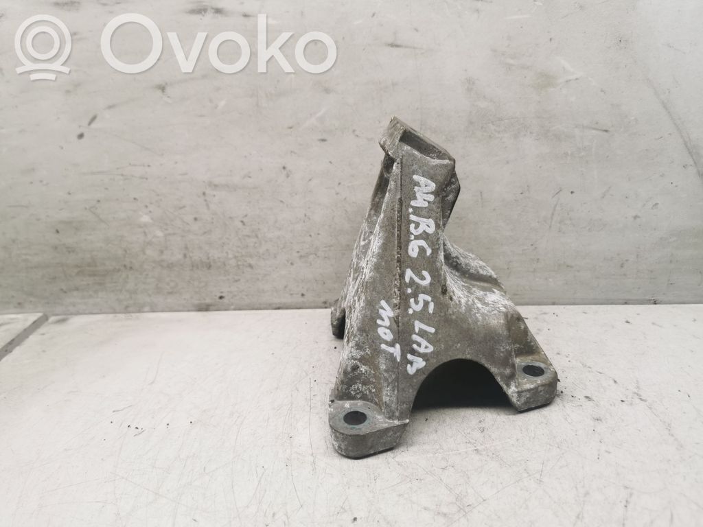 Audi A4 S4 B6 8E 8H Engine mounting bracket 