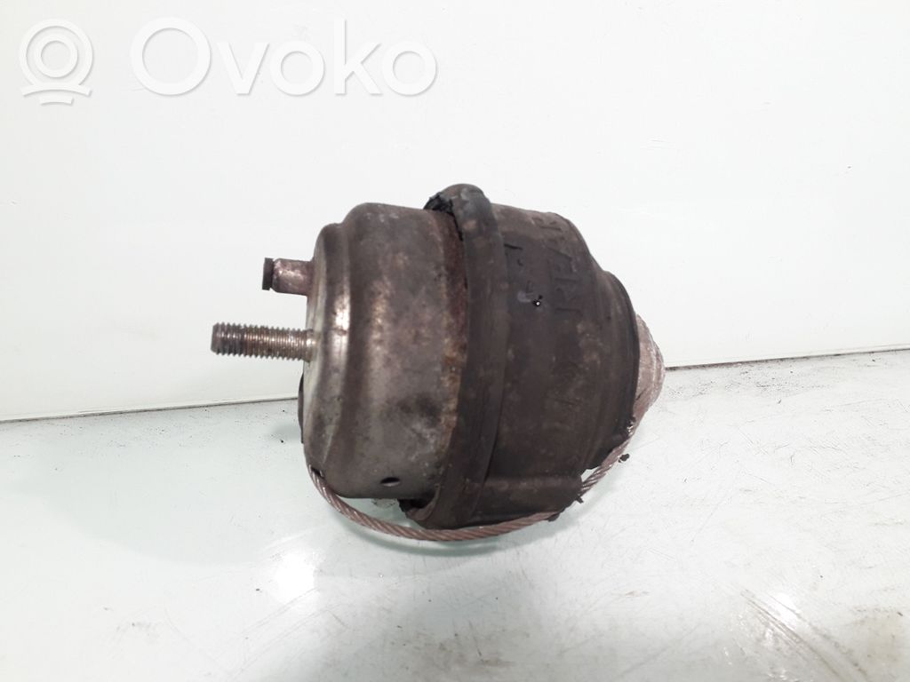 Volvo V70 Engine mount bracket 