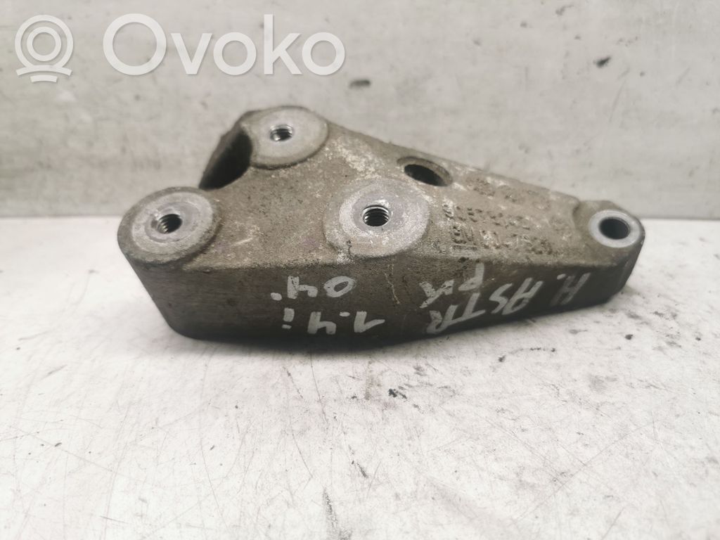 Opel Astra H Engine mounting bracket 