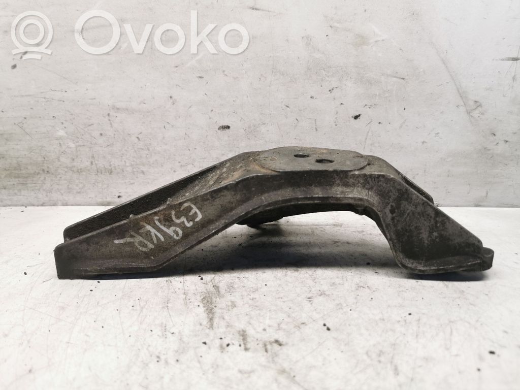 BMW 5 E39 Engine mounting bracket 