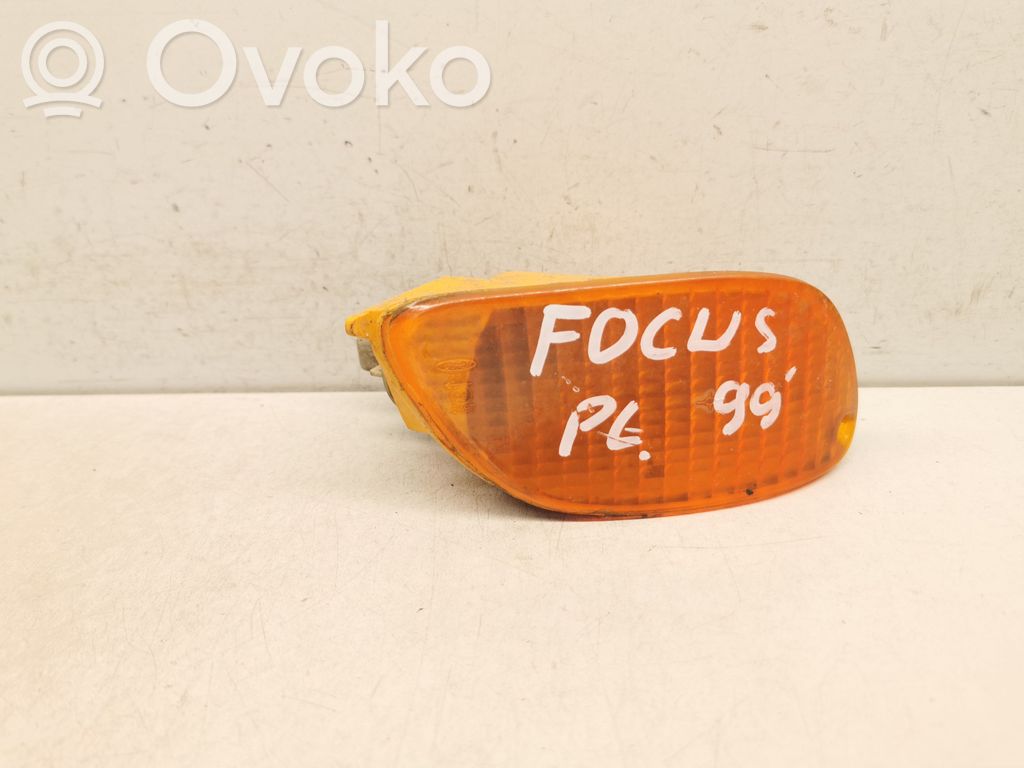 Ford Focus Front indicator light 