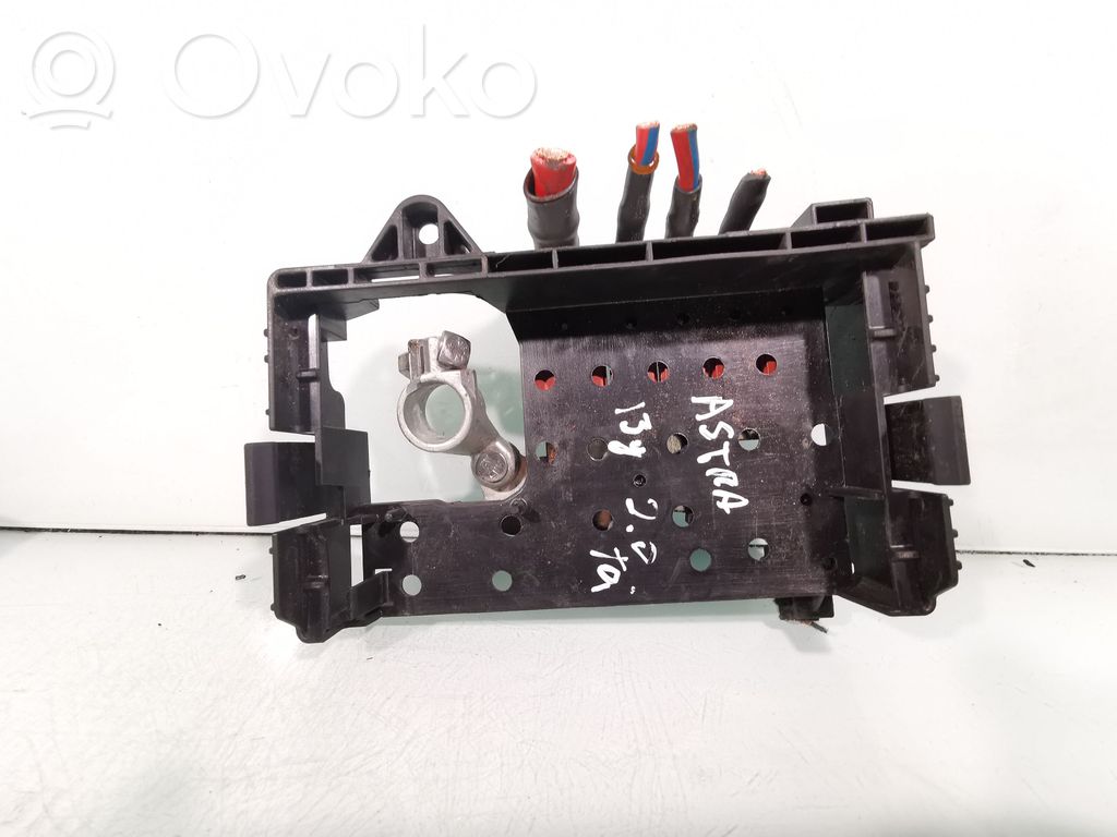 Opel Astra J Fuse module 