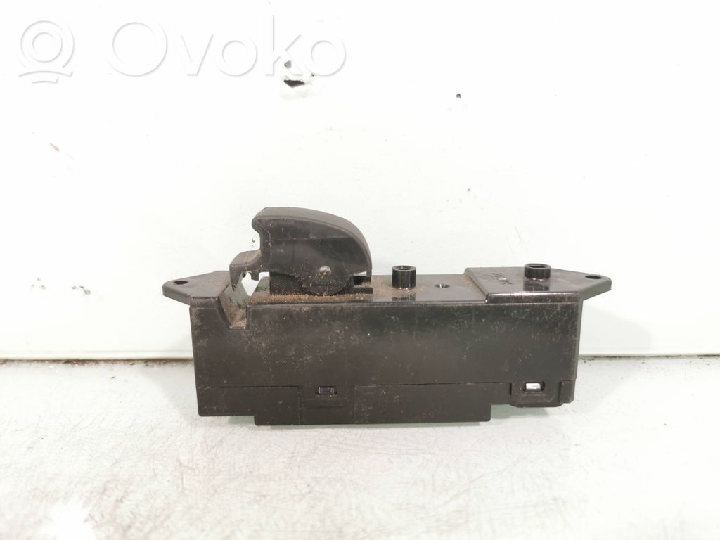 Electric window control switch   C8DD321M,MR502238