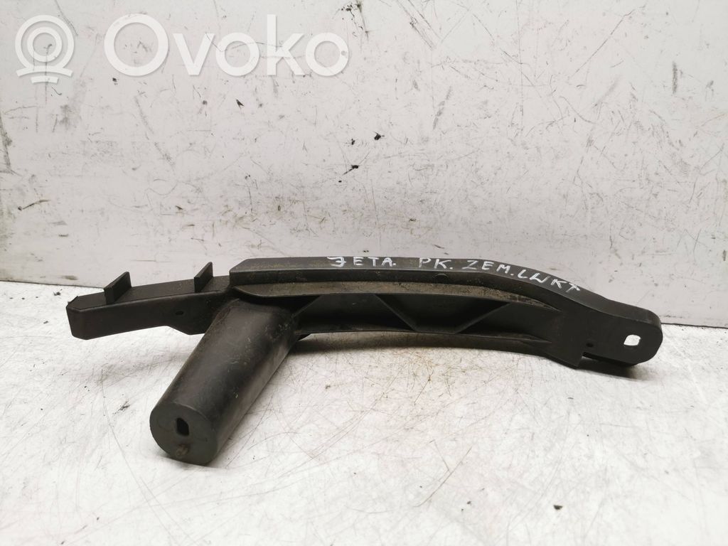Volkswagen Jetta V Front bumper mounting bracket 