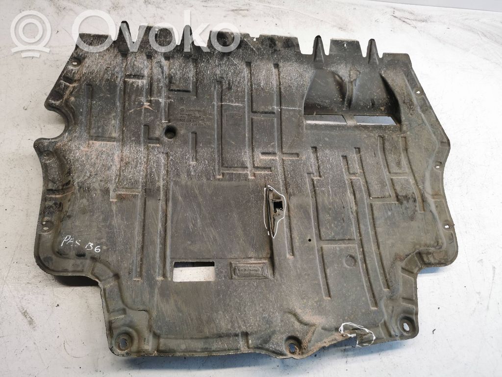 Volkswagen PASSAT B6 Engine splash shield/under tray 