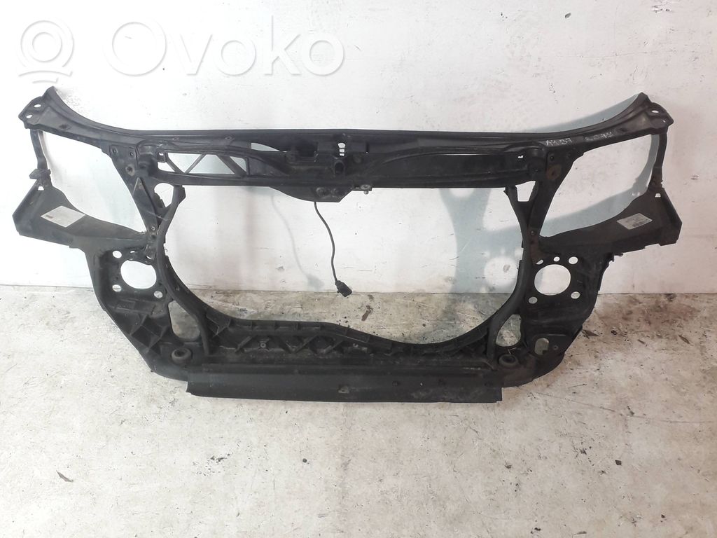 Audi A4 S4 B7 8E 8H Radiatorių panelė 
