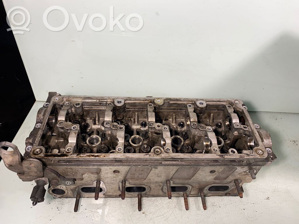 Volkswagen PASSAT B7 Engine head 