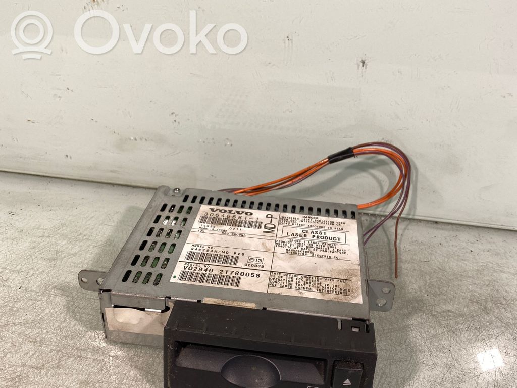 Volvo XC90 EUR ISO radio connector 