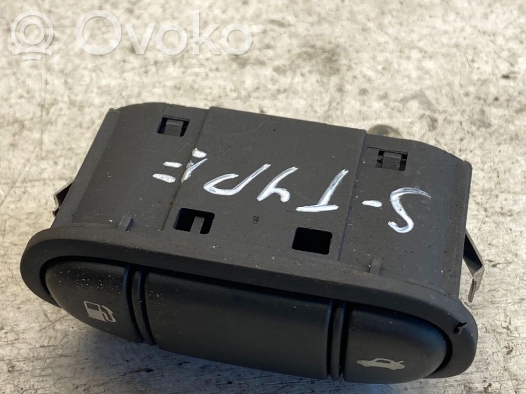 Jaguar S-Type Tailgate opening switch 