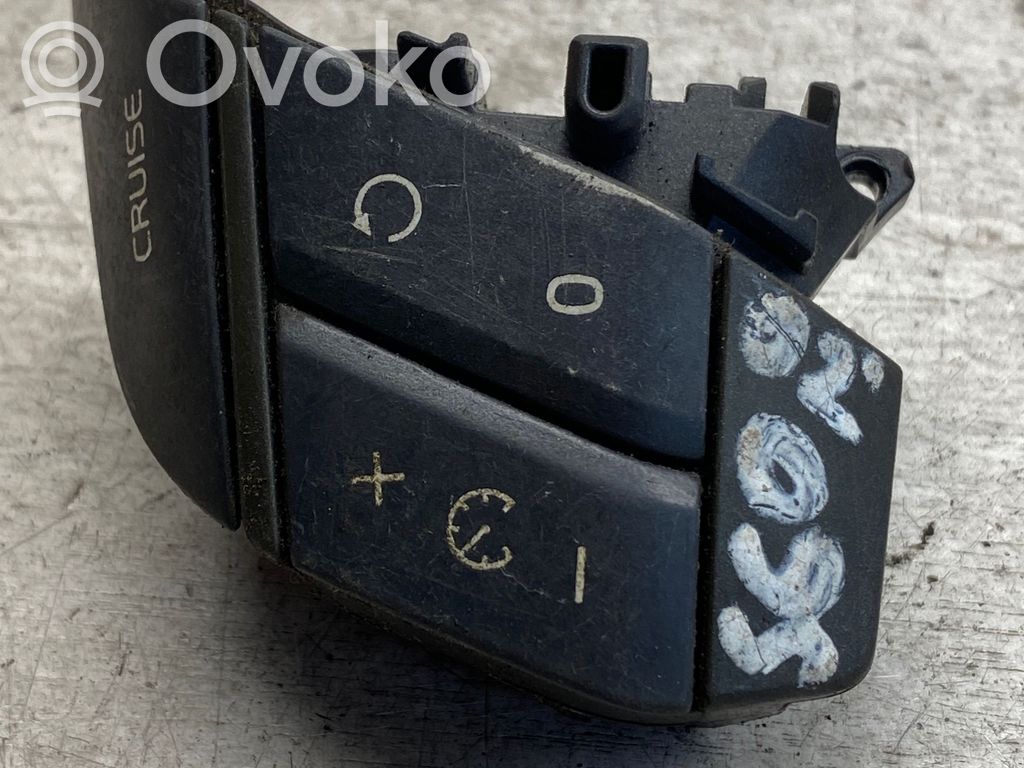 Volvo S60 Steering wheel buttons/switches 
